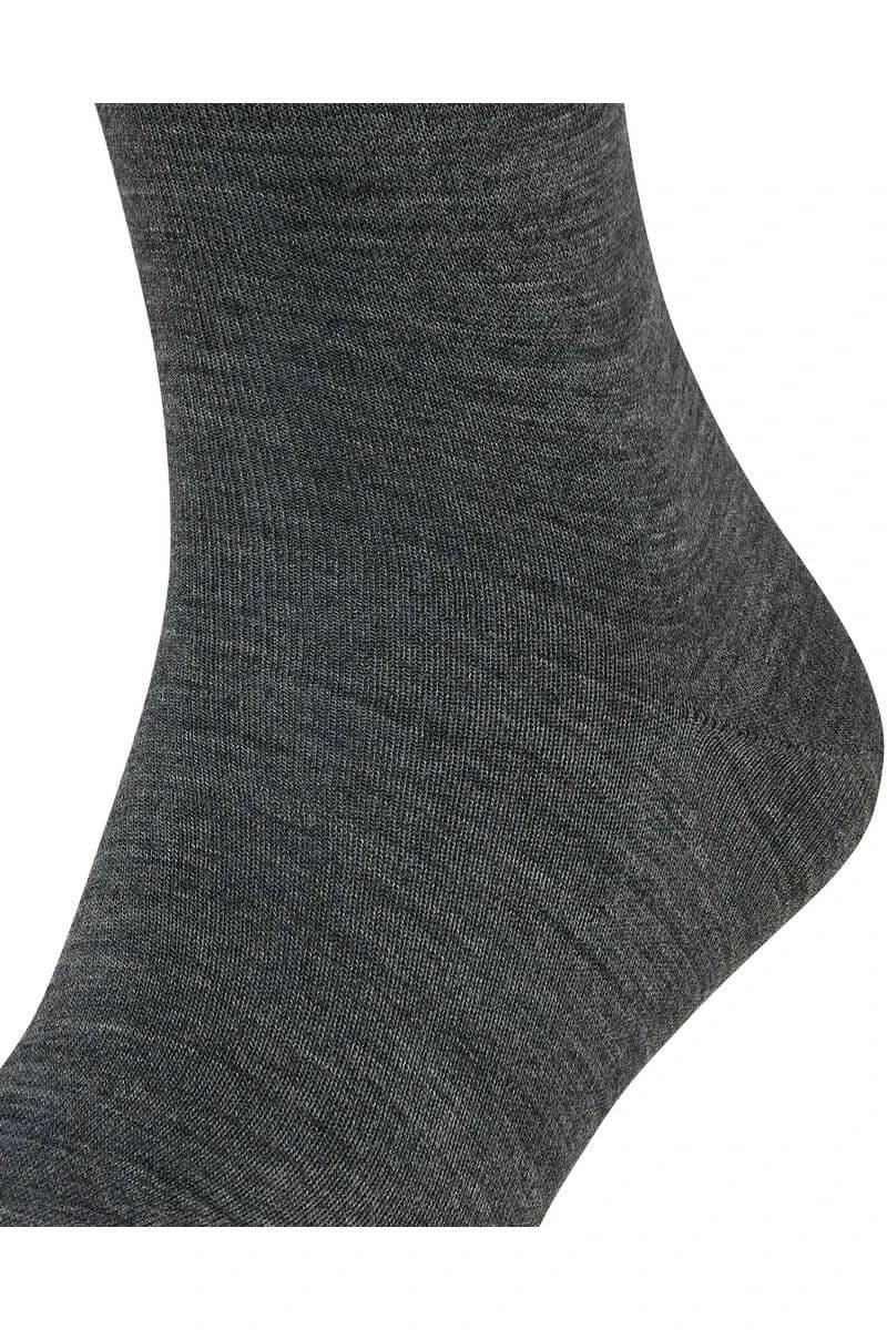 FALKE Airport Herren Socken Dunkelgrau, Einfarbig 2 FALKE Airport Herren Socken Dunkelgrau, Einfarbig – Bild 2